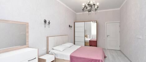 1 sovrum, mörkläggningsgardiner, strykjärn/strykbräda och gratis wi-fi