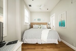 2 bedrooms, iron/ironing board, free WiFi, bed sheets - COCKTAILS ON THE CORNER- 2 Bedroom / 1 Bathroom W/ Pool - Old Town Key West (Key West)