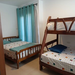 4 bedrooms, iron/ironing board, WiFi, bed sheets