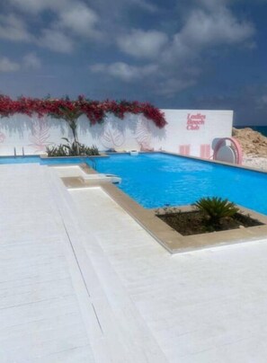 Utomhuspool