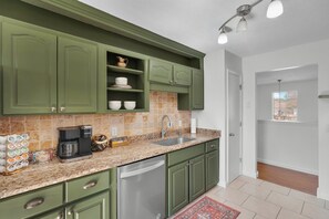 Mikrobølgeovn, ovn, kogeplade, opvaskemaskine