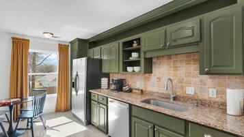 Micro-ondes, four, plaque de cuisson, lave-vaisselle