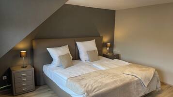 2 bedrooms, WiFi, bed sheets