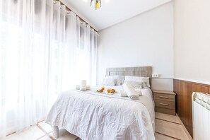 2 Schlafzimmer, Schreibtisch, Bügeleisen/Bügelbrett, WLAN
