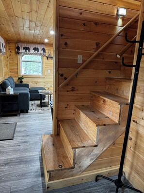 Interior - Blueberry Hill Lakeside Retreat. Family/pet friendly. (Robbinston)