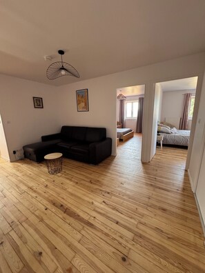 Smart TV, foosball, table tennis, stereo - Gîte le dragou (Mazeyrat-d'Allier)