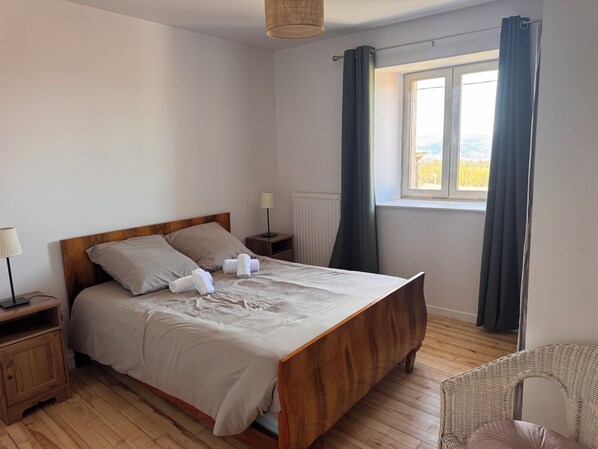 6 chambres, fer et planche à repasser, accès au Wi-Fi (inclus)