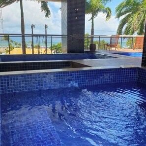 Innenpool, Außenpool