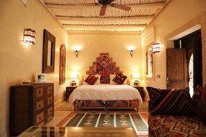 9 bedrooms, iron/ironing board, WiFi, bed sheets - L'oiseau Jaune & Bleu Palmeraie 40 Sleeps (Marrakech)