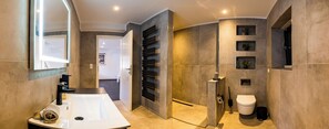 Dusche, Haartrockner, Handtücher, Toilettenpapier