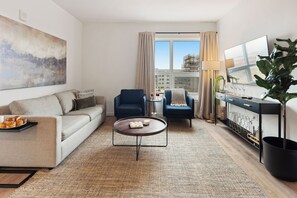 Luxury Apartment, 2 Bedrooms, Kitchen | Living area