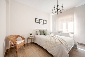 2 bedrooms, travel cot, WiFi, bed sheets