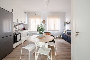 Fridge, oven, toaster, cookware/dishes/utensils