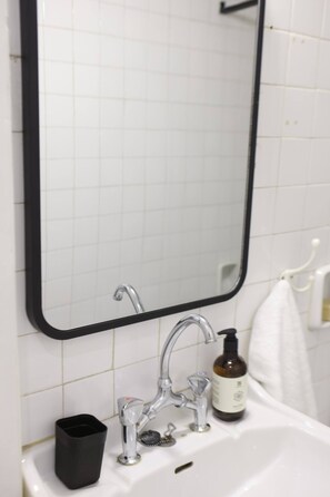 Dusche, Haartrockner, Bidet, Handtücher