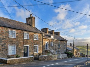 Cottage | Exterior - Cottage With hot tub in Llan Ffestiniog, No Deposit (Blaenau Ffestiniog)