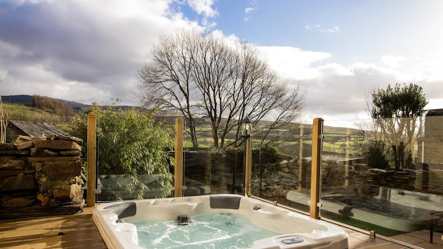 Cottage With hot tub in Llan Ffestiniog, No Deposit