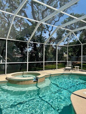 Pool - Wow! Ultra-spacious 4/2 pet-friendly beach home w/pool, fenced-in yard, sleeps 8 (New Smyrna Beach)