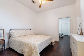 2 bedrooms, iron/ironing board, WiFi, bed sheets