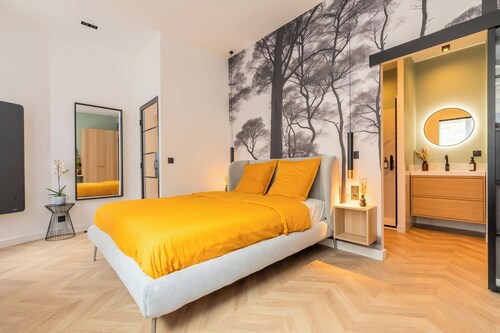 Le Quatrième Mur: Modernity in the heart of the city (Balneotherapy, Sauna...)