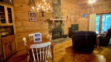 Smart TV y chimenea