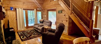 Charming 2-bedroom cabin in delightful Townsend with all the necessary amenities