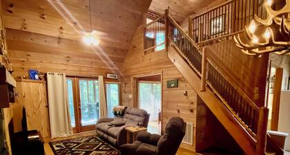 Charming 2-bedroom cabin in delightful Townsend with all the necessary amenities