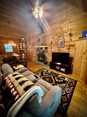 Smart TV y chimenea 