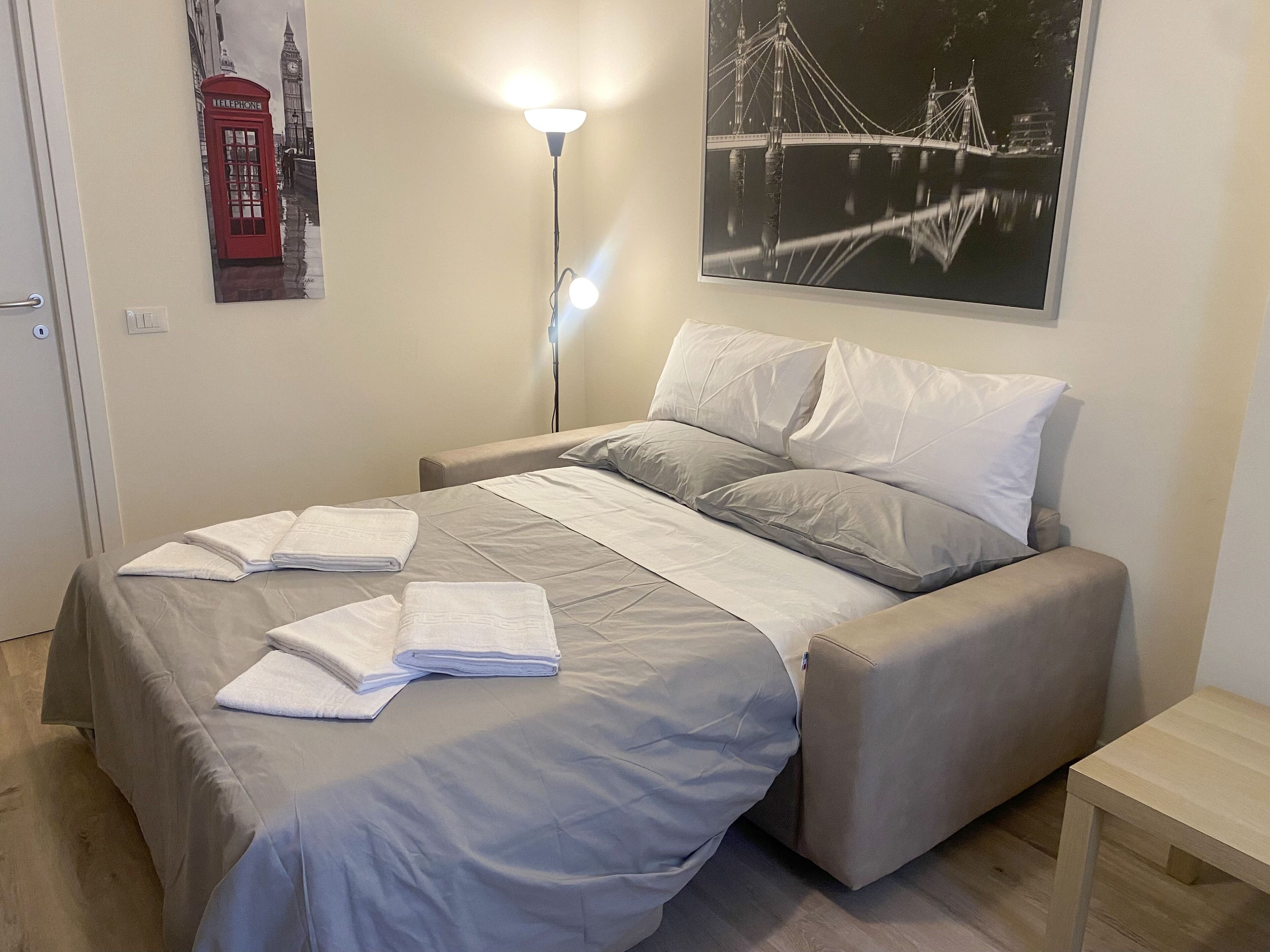 2 Schlafzimmer, Zimmersafe, Schreibtisch, Bügeleisen/Bügelbrett