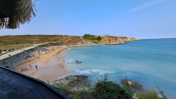A beach with clear blue water, rocky outcrops, and a sandy shore. - Renovated, detached belle-illoise family home, 3 bedrooms, sleeps 9 (Le Palais)