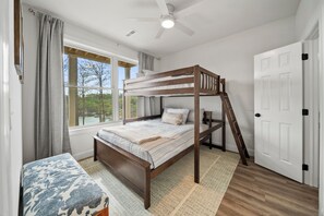 3 bedrooms, free WiFi, bed sheets
