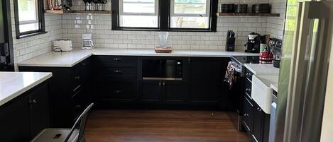 Mikrobølgeovn, ovn, kogeplade, opvaskemaskine