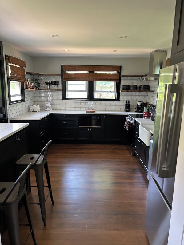 Mikrobølgeovn, ovn, kogeplade, opvaskemaskine