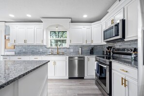 Fridge, microwave, oven, stovetop - New! Family Retreat • Hot Tub & Fun country home! (Willard)