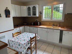 Kühlschrank, Mikrowelle, Ofen, Geschirrspüler