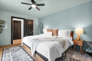 6 camere, una scrivania, ferro/asse da stiro, culla da viaggio