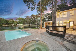 Outdoor pool - Suncrest Solace. Lake. Pool. Spa. Luxury. Yours. (Savannah)
