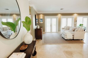 Smart TV, video games - Family-Friendly 4BR Home with Pool, Playground & Boat/RV Parking (Cutler Bay)