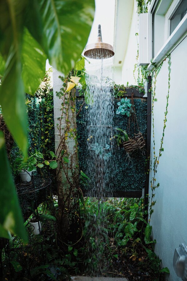 Exterior detail - Family-Friendly 4BR Home with Pool, Playground & Boat/RV Parking (Cutler Bay)