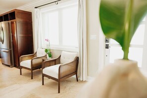 Interior - Family-Friendly 4BR Home with Pool, Playground & Boat/RV Parking (Cutler Bay)