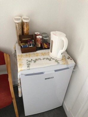 Kamar Triple Keluarga, patio, pemandangan kebun | Interior