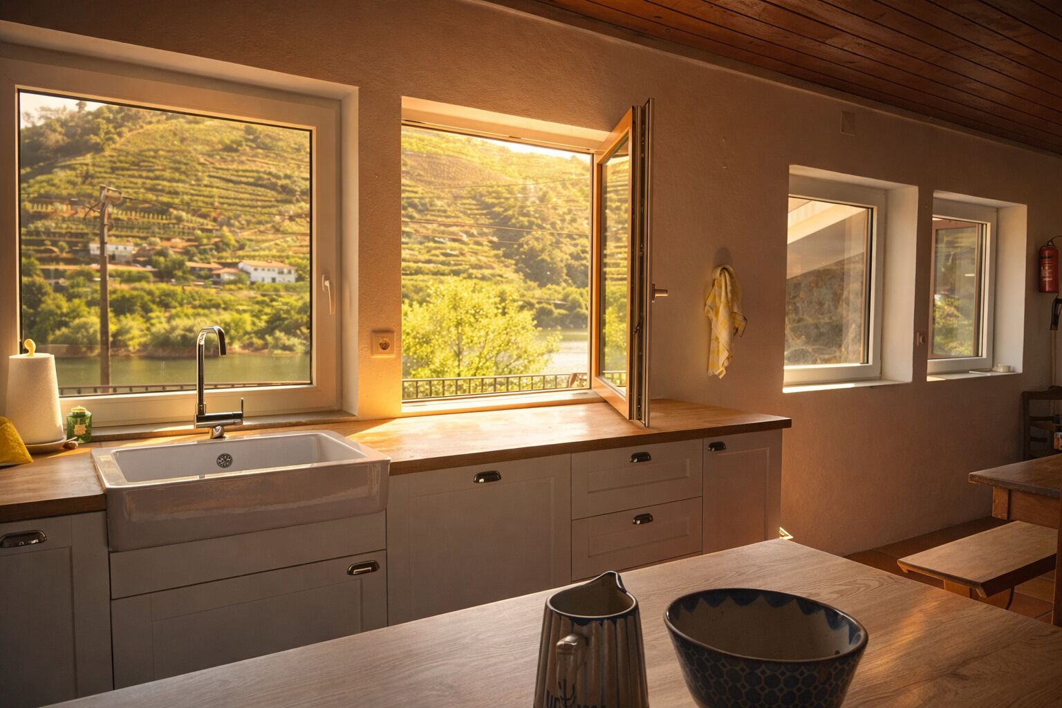 Køleskab, mikrobølgeovn, ovn, kogeplade