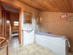 Dusche, Whirlpool, Haartrockner, Handtücher