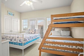 3 bedrooms, iron/ironing board, WiFi, bed sheets - Charming 3-bedroom townhome near the beach in fabulous Port Aransas! (Port Aransas)