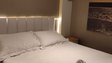 1 habitación, escritorio, tabla de planchar con plancha y wifi