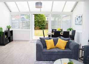 Televisie en een open haard