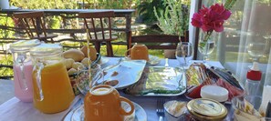 Outdoor dining - chalé da Cris  (Maceió)