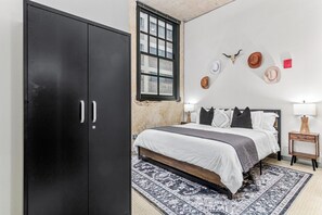 2 slaapkamers, een strijkplank/strijkijzer, reisbedje, wifi