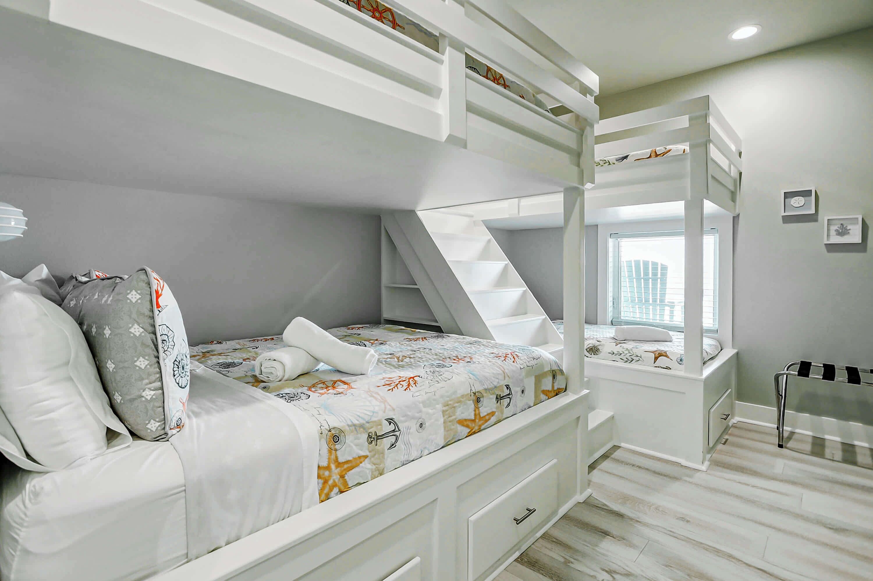 9 bedrooms, WiFi, bed sheets