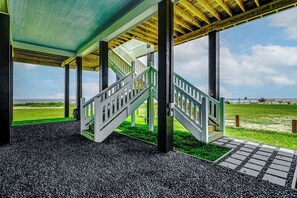 Property grounds - The Lazy Turtle, Beachfront (Crystal Beach)