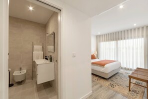 2 bedrooms, internet, bed sheets